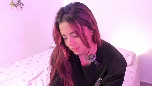 Snapshot of valy_shyness chatting on 11.18.25 valy shyness online show from 11.18.25