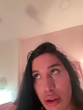 Bella  Wood online show from 11.14.25