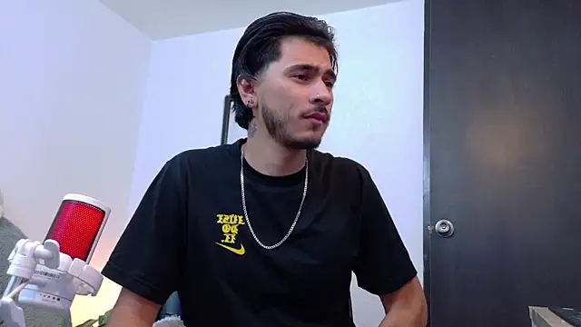 Snapshot of Elian_savoy chatting on 06.19.26 Elian savoy online show from 06.19.26