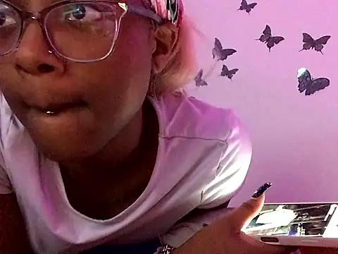 Snapshot of Moxhavix chatting on 11.08.25 Moxhavix online show from 11.08.25