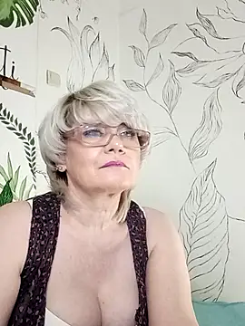 Snapshot of Catty_Lady chatting on 04.22.26 Catty Lady online show from 04.22.26