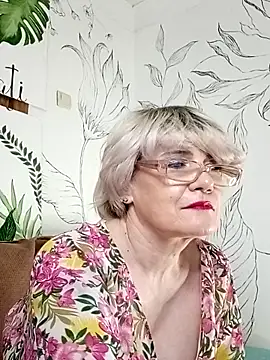 Catty Lady online show from 05.18.26