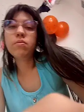 lareinalareinadelanal online show from 10.26.25