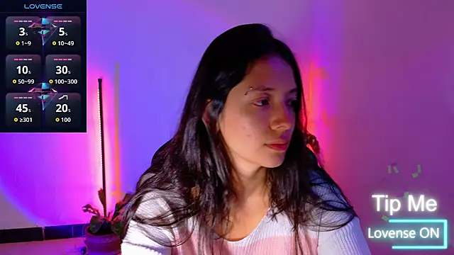 Snapshot of Sarasavage chatting on 05.19.26 Sarasavage online show from 05.19.26