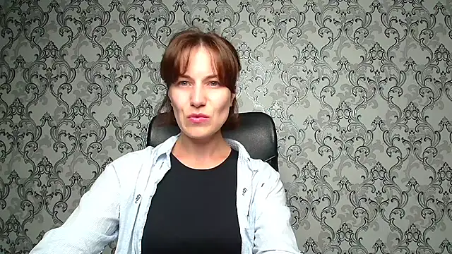 Kelly Kisss online show from 10.17.25