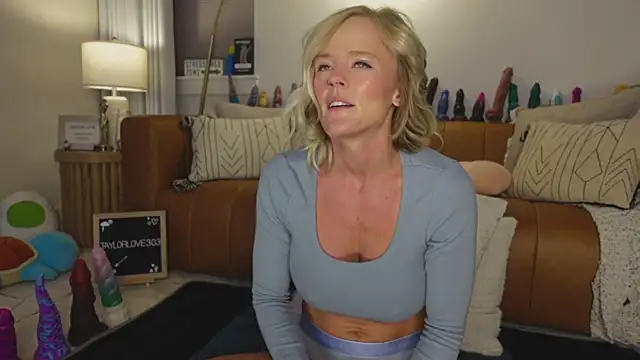 Taylorlove303 online show from 09.13.25