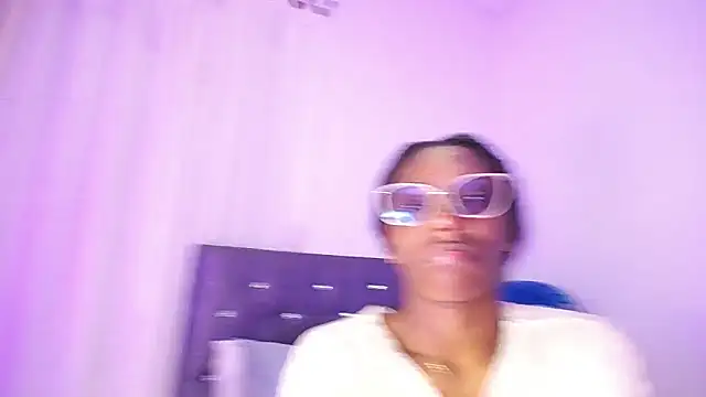 Snapshot of BryanaSmith21 chatting on 10.13.25 BryanaSmith21 online show from 10.13.25