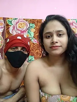 Seducing couple online show from 10.21.25