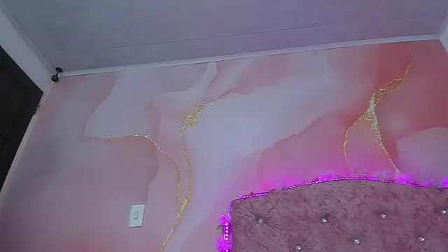 violet taylor  online show from 11.20.25