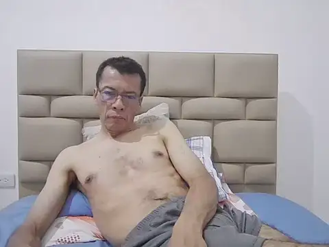 skinnylatino51 online show from 11.12.25