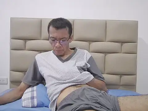 skinnylatino51 online show from 11.12.25