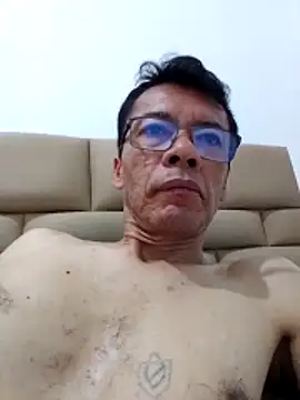 skinnylatino51 online show from 04.17.26