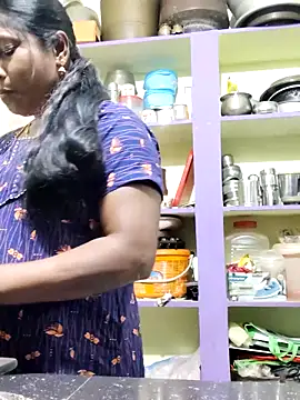 Snapshot of papukurty chatting on 10.27.25 papukurty online show from 10.27.25