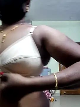 Snapshot of papukurty chatting on 10.31.25 papukurty online show from 10.31.25