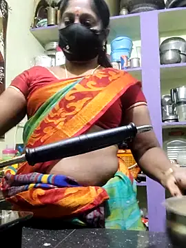 Snapshot of papukurty chatting on 11.28.25 papukurty online show from 11.28.25