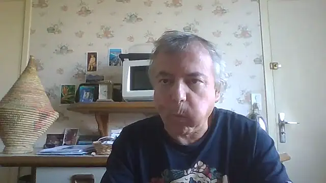 Snapshot of gegevincent chatting on 10.13.25 gegevincent online show from 10.13.25