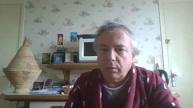 Snapshot of gegevincent chatting on 10.21.25 gegevincent online show from 10.21.25