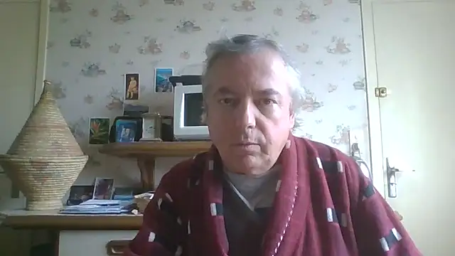 Snapshot of gegevincent chatting on 10.23.25 gegevincent online show from 10.23.25
