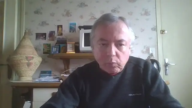 Snapshot of gegevincent chatting on 05.17.26 gegevincent online show from 05.17.26