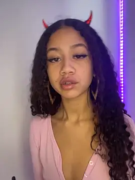 Snapshot of jadee8 chatting on 10.29.25 jadee8 online show from 10.29.25