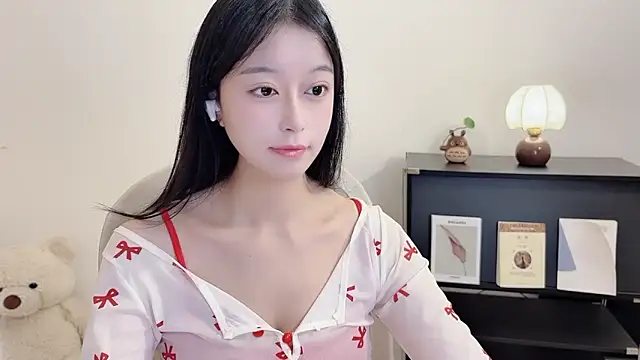 Onechestnut online show from 10.15.25