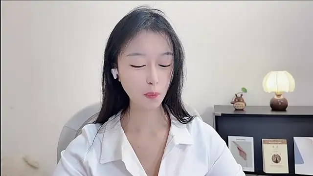 Onechestnut online show from 10.17.25