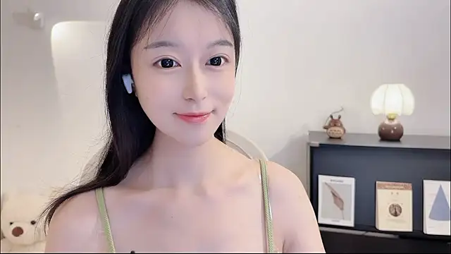 Onechestnut online show from 10.26.25