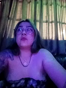 Snapshot of Dulcedeanis chatting on 11.18.25 Dulcedeanis online show from 11.18.25