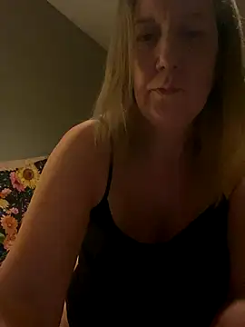 Snapshot of X-Victoria-X chatting on 10.02.25 X-Victoria-X online show from 10.02.25