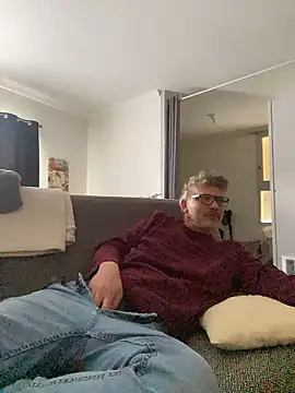 Snapshot of max219 chatting on 01.18.26 max219 online show from 01.18.26