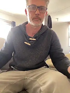 Snapshot of max219 chatting on 03.25.26 max219 online show from 03.25.26