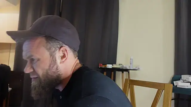 Snapshot of Stewart_Barnz chatting on 04.19.26 Stewart Barnz online show from 04.19.26