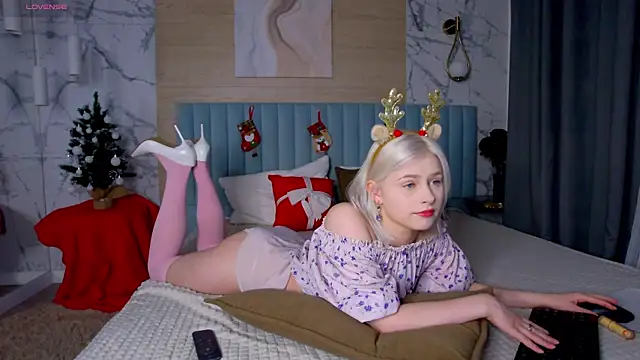 SandyShayes online show from 12.18.25