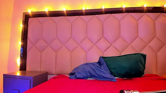 Scarletbigbug online show from 09.30.25