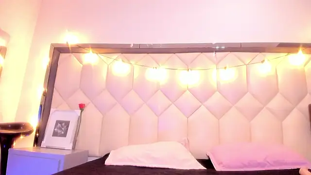 Scarletbigbug online show from 02.19.26