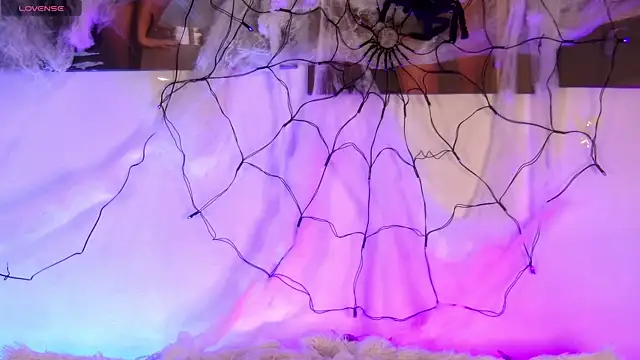 AlysonHuxley  online show from 11.02.25