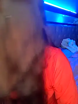 HotLaurha online show from 11.25.25