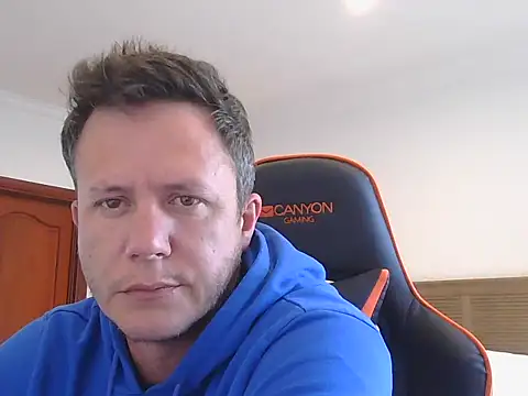 Snapshot of TroyDieselXXX chatting on 09.19.25 TroyDieselXXX online show from 09.19.25