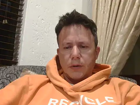 Snapshot of TroyDieselXXX chatting on 11.02.25 TroyDieselXXX online show from 11.02.25