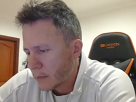 Snapshot of TroyDieselXXX chatting on 04.01.26 TroyDieselXXX online show from 04.01.26