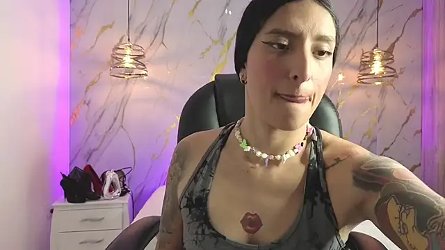 Scaarlettfox online show from 12.18.25