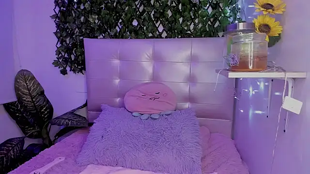 Anna Blade  online show from 12.04.25