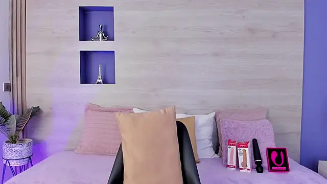 Stephanni  online show from 10.03.25