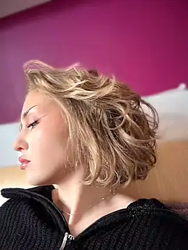 Snapshot of KellyKeler chatting on 04.12.26 KellyKeler online show from 04.12.26