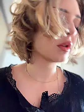 Snapshot of KellyKeler chatting on 04.15.26 KellyKeler online show from 04.15.26