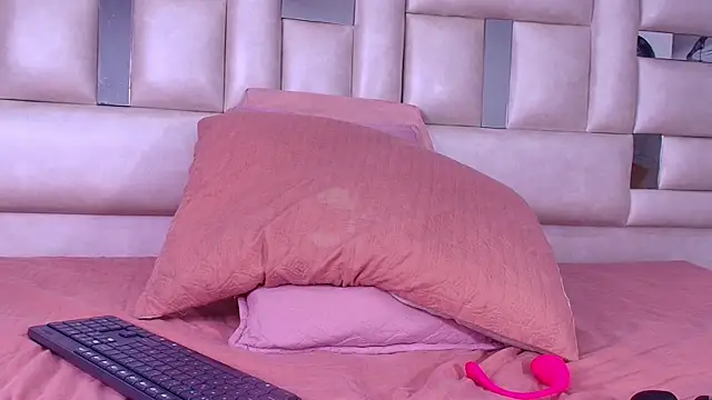 emmacurvy online show from 09.11.25