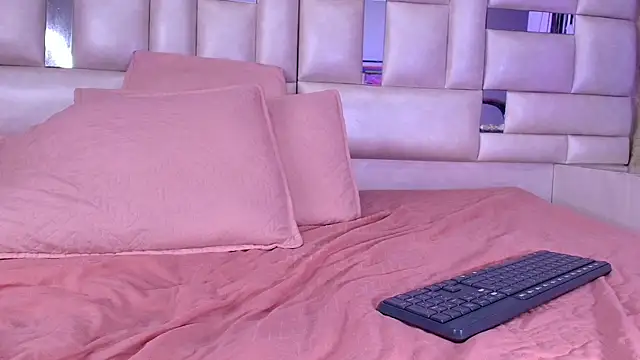 emmacurvy online show from 10.15.25