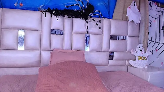 emmacurvy online show from 10.22.25