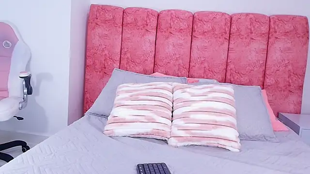 emmacurvy online show from 11.07.25