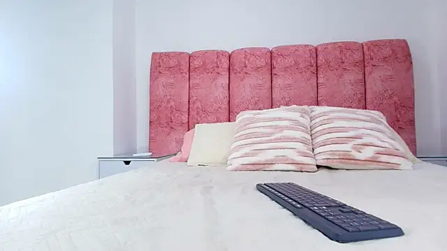 emmacurvy online show from 12.03.25